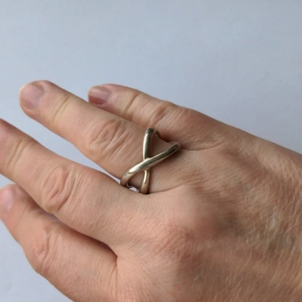 Designer Stella & Dot silver tone infinity ring, size 7.5-8 - Picture 2 of 5